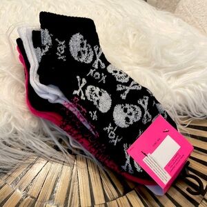 Betsy Johnson 💋 Hot Pink Glitter Skull Cool ‘Halloween’ Quarter Socks 5 Pack